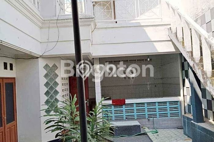 Hunian Eksklusif Siap Huni LT 310m2 di Gayungan, Surabaya Hunian Eksklusif Siap Huni LT 310m2 di Gayungan, Surabaya