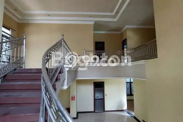 Rumah Sewa Surabaya LT 800m2 LB 1200m2 Area Citraland Rumah Sewa Surabaya LT 800m2 LB 1200m2 Area Citraland