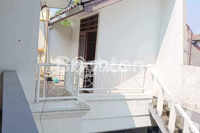 Hunian Eksklusif Siap Huni LT 310m2 di Gayungan, Surabaya Hunian Eksklusif Siap Huni LT 310m2 di Gayungan, Surabaya
