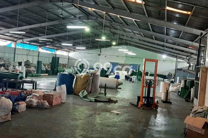 Unit Gudang Dijual di Jakarta Utara LT 2463m2 & LB 1176m2 Unit Gudang Dijual di Jakarta Utara LT 2463m2 & LB 1176m2