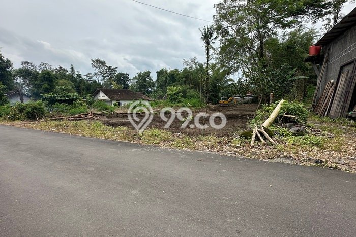 Tanah Dijual Lokasi Strategis di Yogyakarta dengan Luas 121m2 Tanah Dijual Lokasi Strategis di Yogyakarta dengan Luas 121m2