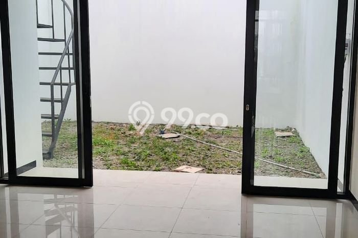 Rumah Luas Asri 3 KT Siap Huni di Taman Kopo Indah Bandung Rumah Luas Asri 3 KT Siap Huni di Taman Kopo Indah Bandung