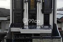 For Sale! Premium House LT 360m2 Desain Elegan di Ampera For Sale! Premium House LT 360m2 Desain Elegan di Ampera