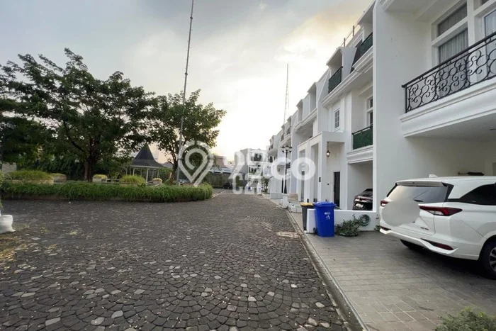 Dijual Rumah Mewah Megah Dengan View Eksklusif di Joglo, Jakarta Barat Dijual Rumah Mewah Megah Dengan View Eksklusif di Joglo, Jakarta Barat