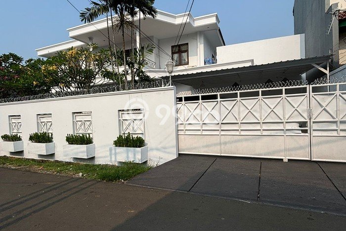 Rumah sewa siap pakai 5 KT di Pejaten, Jakarta Selatan Rumah sewa siap pakai 5 KT di Pejaten, Jakarta Selatan