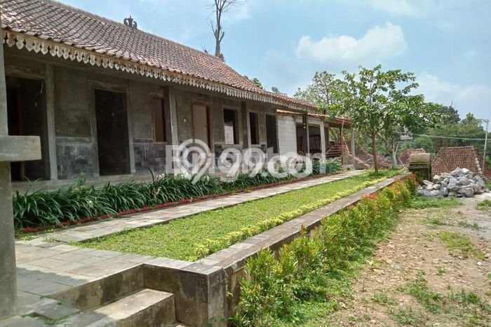 Rumah Strategis Modern Lb 300m2 di Bandungan, Semarang Rumah Strategis Modern Lb 300m2 di Bandungan, Semarang