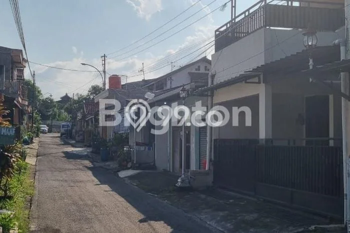Jual Rumah Bagus Siap Huni LB 160m2 di Banyumanik, Semarang Jual Rumah Bagus Siap Huni LB 160m2 di Banyumanik, Semarang