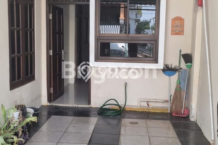 Jual Rumah Bagus Siap Huni LB 160m2 di Banyumanik, Semarang Jual Rumah Bagus Siap Huni LB 160m2 di Banyumanik, Semarang