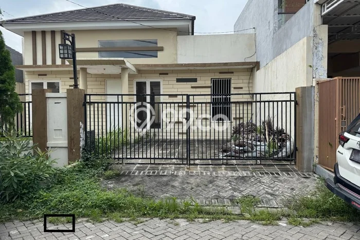 For Sale Hunian Rumah Terawat 3 Kamar di Waru, Surabaya For Sale Hunian Rumah Terawat 3 Kamar di Waru, Surabaya
