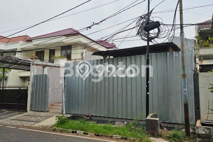 Tanah Dijual Lokasi Strategis di Jakarta Timur dengan Luas 300m2 Tanah Dijual Lokasi Strategis di Jakarta Timur dengan Luas 300m2
