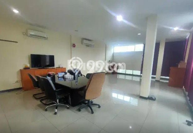 LOKASI BISNIS! Ruko Disewakan di , Luas 231m2m², Jalan Utama LOKASI BISNIS! Ruko Disewakan di , Luas 231m2m², Jalan Utama