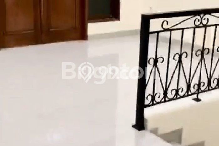 Rumah Mewah LB 280m2 Siap Pakai Desain Elegan di Pulo Asem, Jakarta Timur Rumah Mewah LB 280m2 Siap Pakai Desain Elegan di Pulo Asem, Jakarta Timur