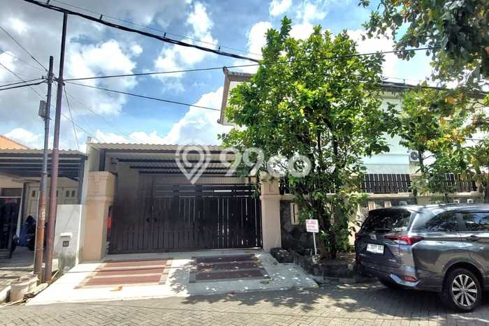 Rumah Elit Modern Tanpa Renovasi di Manyar Surabaya Rumah Elit Modern Tanpa Renovasi di Manyar Surabaya