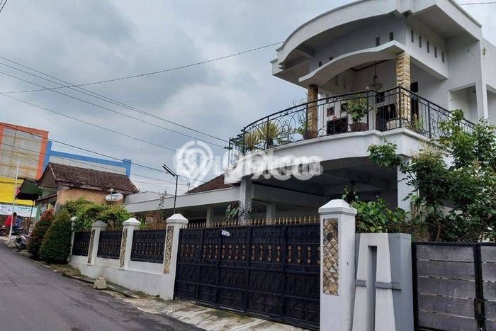 Siap Huni Rumah Mewah 13 Kamar di Sidorejo Dekat ke Mana Pun Siap Huni Rumah Mewah 13 Kamar di Sidorejo Dekat ke Mana Pun