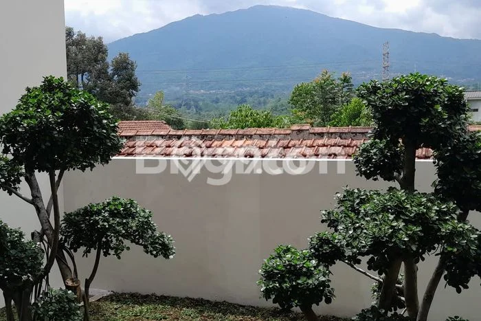 Rumah Strategis Modern Lb 550m2 di Ungaran Barat, Semarang Rumah Strategis Modern Lb 550m2 di Ungaran Barat, Semarang