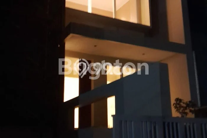 Rumah Strategis Modern Lb 550m2 di Ungaran Barat, Semarang Rumah Strategis Modern Lb 550m2 di Ungaran Barat, Semarang