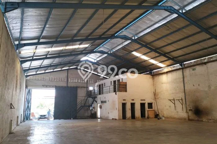 Disewakan Gudang di Kawasan Ramai Lidah Wetan Luas 550m2 Disewakan Gudang di Kawasan Ramai Lidah Wetan Luas 550m2