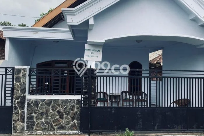 Jual Rumah Harga Miring Pare Punya 3 Kamar & LT 140m2 Jual Rumah Harga Miring Pare Punya 3 Kamar & LT 140m2