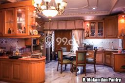 Dijual Rumah Mewah Elegan Dengan View Cantik di Pejaten, Jakarta Selatan Dijual Rumah Mewah Elegan Dengan View Cantik di Pejaten, Jakarta Selatan