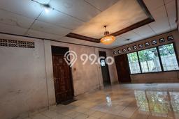 HARGA SPECIAL! Rumah Asri lokasi , LT 117m2m² Bangunan 200m2m² HARGA SPECIAL! Rumah Asri lokasi , LT 117m2m² Bangunan 200m2m²
