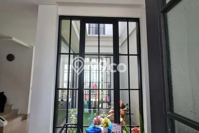 Lokasi terbaik! Rumah siap pakai disewakan di Wiyung LB 200m2 Lokasi terbaik! Rumah siap pakai disewakan di Wiyung LB 200m2