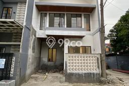 Rumah Strategis Minimalis Lb 100m2 di Ciputat, Tangerang Selatan Rumah Strategis Minimalis Lb 100m2 di Ciputat, Tangerang Selatan