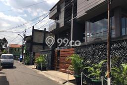 Ready to Use! Luxury House LT 258m2 Desain Elegan di Pejaten Ready to Use! Luxury House LT 258m2 Desain Elegan di Pejaten