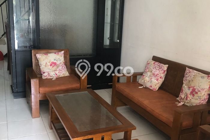 Rumah Strategis Minimalis Lb 140m2 di Ciputat, Tangerang Selatan Rumah Strategis Minimalis Lb 140m2 di Ciputat, Tangerang Selatan