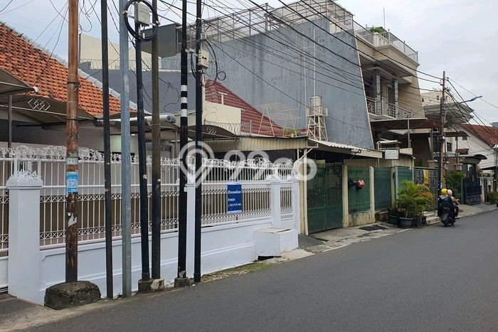 Disewakan! Rumah 5 Kamar Tidur &
3 Kamar Mandi di Cawang, Jakarta Timur Disewakan! Rumah 5 Kamar Tidur &
3 Kamar Mandi di Cawang, Jakarta Timur