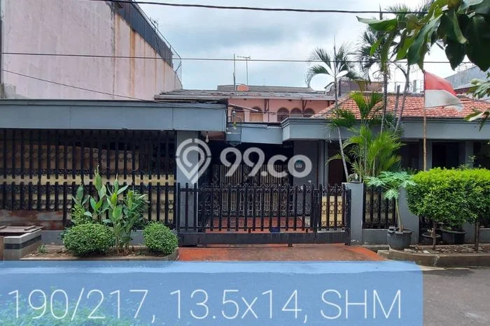 Rumah Elit Modern Tanpa Renovasi di Rawamangun Jakarta Timur Rumah Elit Modern Tanpa Renovasi di Rawamangun Jakarta Timur