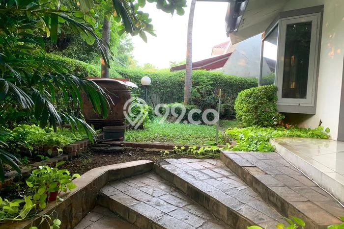 Rumah Elit Modern Tanpa Renovasi di Pondok Indah Jakarta Selatan Rumah Elit Modern Tanpa Renovasi di Pondok Indah Jakarta Selatan
