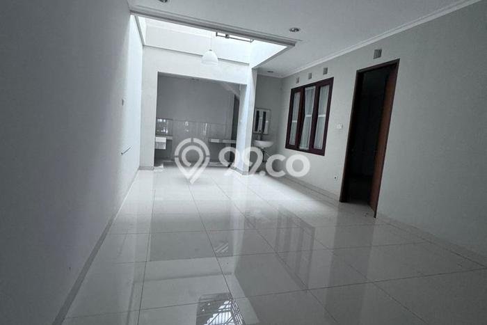 Jarang Ada! Rumah Kontrakan 5 Kamar Bagus Siap Huni Setra Duta Jarang Ada! Rumah Kontrakan 5 Kamar Bagus Siap Huni Setra Duta