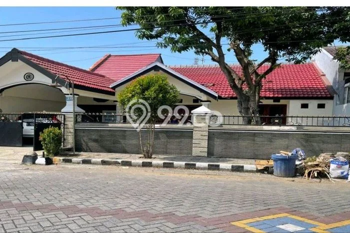 For Sale Rumah 3 Kamar Lokasi Ideal Bagus dan Strategis di Rungkut For Sale Rumah 3 Kamar Lokasi Ideal Bagus dan Strategis di Rungkut