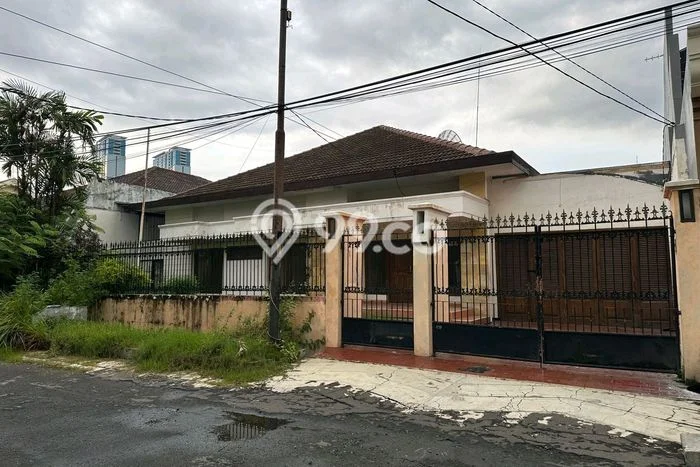 Lokasi terbaik! Rumah siap pakai disewakan di Mulyorejo LB 450m2 Lokasi terbaik! Rumah siap pakai disewakan di Mulyorejo LB 450m2