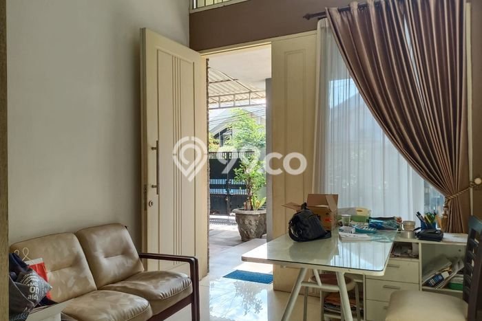 Rumah Mewah dengan Luas Tanah 300m2m² di Lingkungan Asri Mulyorejo, Surabaya Rumah Mewah dengan Luas Tanah 300m2m² di Lingkungan Asri Mulyorejo, Surabaya