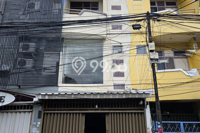Ruko untuk Disewa di Pusat Jakarta Barat Luas Bangunan 300m2 Ruko untuk Disewa di Pusat Jakarta Barat Luas Bangunan 300m2