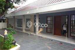 Disewakan Rumah Bagus di Menteng Harga Rp 540 Juta/ Tahun Disewakan Rumah Bagus di Menteng Harga Rp 540 Juta/ Tahun