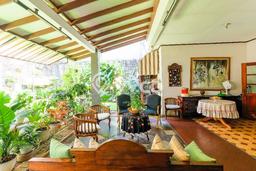 Jual Rumah Luas Elegan Dengan View Eksklusif di Pondok Indah, Jakarta Selatan Jual Rumah Luas Elegan Dengan View Eksklusif di Pondok Indah, Jakarta Selatan