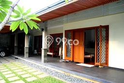 Rumah Mewah dengan 3 Kamar Tidur di Lingkungan Asri , Jakarta Selatan Rumah Mewah dengan 3 Kamar Tidur di Lingkungan Asri , Jakarta Selatan