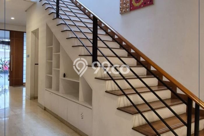 Rumah Elit Modern Tanpa Renovasi di Puri Indah Jakarta Barat Rumah Elit Modern Tanpa Renovasi di Puri Indah Jakarta Barat