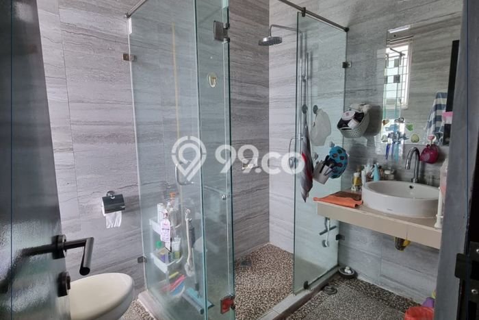 Jual Cepat Hunian Elegan Klasik di Jakarta Barat Jual Cepat Hunian Elegan Klasik di Jakarta Barat