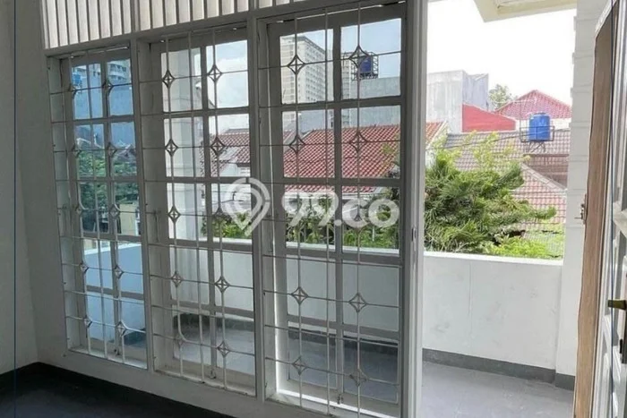 For Sale! Luxury House LT 183m2 Desain Elegan di Srengseng For Sale! Luxury House LT 183m2 Desain Elegan di Srengseng
