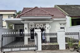 Rumah Modern 3 KT di Sleman Yogyakarta Semi Furnished Rumah Modern 3 KT di Sleman Yogyakarta Semi Furnished