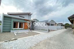 Bisa KPR! Rumah Asri area Maguwoharjo, Luas 150m2m² Bangunan 50m2m² Bisa KPR! Rumah Asri area Maguwoharjo, Luas 150m2m² Bangunan 50m2m²