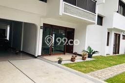 HUNIAN PREMIUM! Rumah di Setiabudi, 4 KT, Area Berkembang, Luas 375m² Bangunan 400m² HUNIAN PREMIUM! Rumah di Setiabudi, 4 KT, Area Berkembang, Luas 375m² Bangunan 400m²