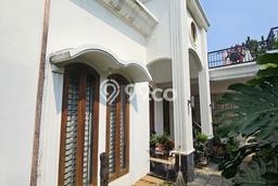 Rumah area Cinere, Depok, Luas 300m2m² Bangunan 215m2m² Rumah area Cinere, Depok, Luas 300m2m² Bangunan 215m2m²