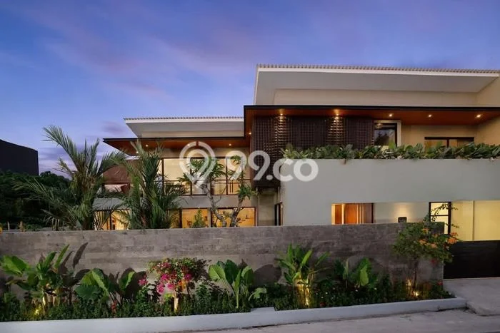Rumah Mewah LB 250m2 Siap Pakai Desain Elegan di Sanur, Denpasar Rumah Mewah LB 250m2 Siap Pakai Desain Elegan di Sanur, Denpasar