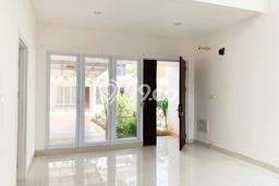 Disewakan! Rumah 3 Kamar Tidur &
2 Kamar Mandi di Metland Puri, Jakarta Barat Disewakan! Rumah 3 Kamar Tidur &
2 Kamar Mandi di Metland Puri, Jakarta Barat