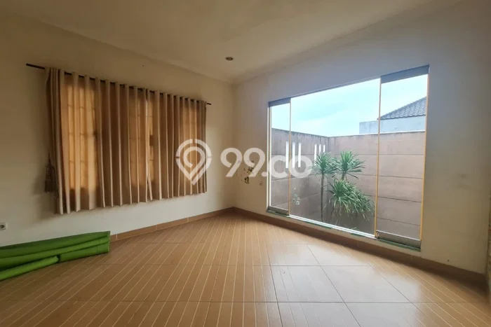Rumah sewa siap huni 8 Kamar Tidur di Singgasana, Bandung Rumah sewa siap huni 8 Kamar Tidur di Singgasana, Bandung