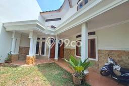 Disewakan Cepat Rumah Kondisi Baik di Area Cinere, Depok Disewakan Cepat Rumah Kondisi Baik di Area Cinere, Depok